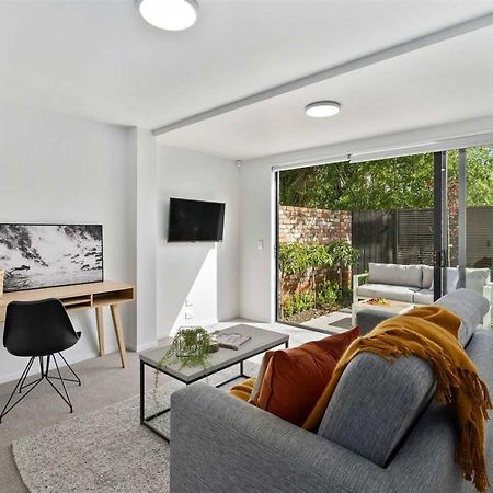 Architectural Urban Diamond Villa Christchurch Exterior foto
